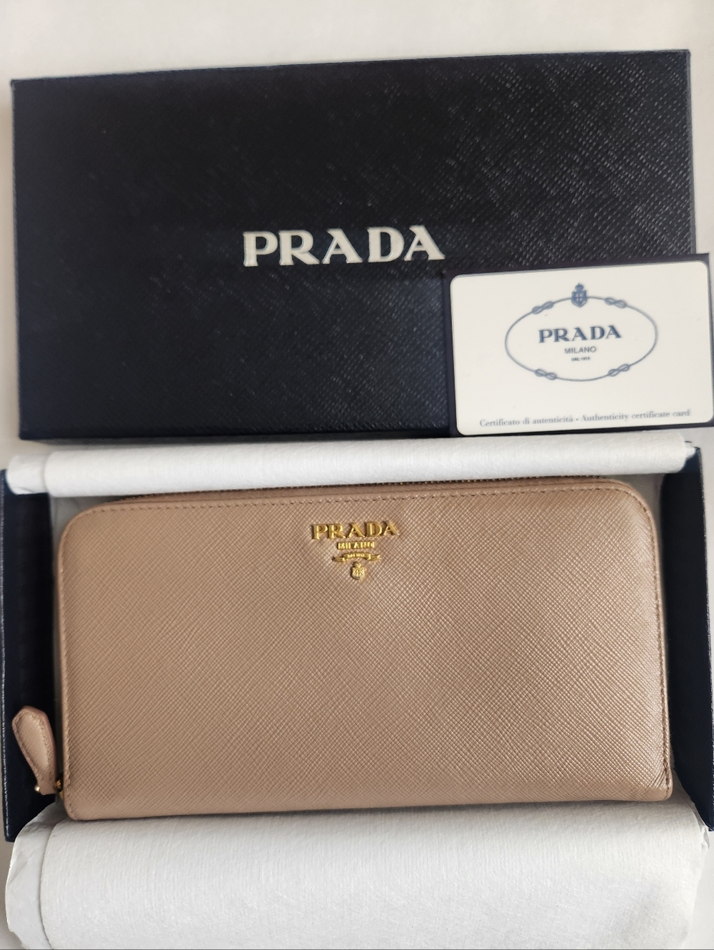 Prada Saffiano Leather Cammeo Zippy Wallet FULL SET (Box And Authenticity Card)